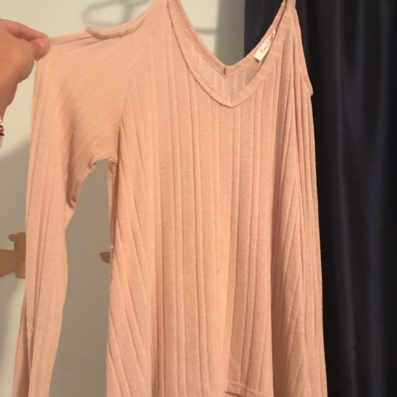 Light pink knitted no shoulder sweater - Picture 2 of 5